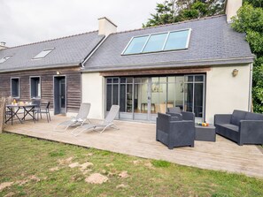 Fenêtre, Propriété, Bâtiment, Ciel, Maison, Lot Terre, Arbre, Bois, Chalet, Zone Résidentielle