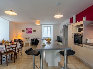 Tabelle, Möbel, Eigentum, Stuhl, Interior Design, Holz, Küche, Flooring, Fussboden, Haus