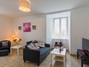 Möbel, Tabelle, Eigentum, Komfort, Pflanze, Holz, Beleuchtung, Interior Design, Zimmerpflanze, Wohnzimmer