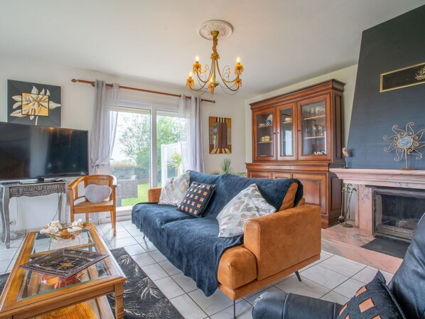 Bilderrahmen, Möbel, Eigentum, Couch, Holz, Gebäude, Interior Design, Die Architektur, Tabelle, Fussboden