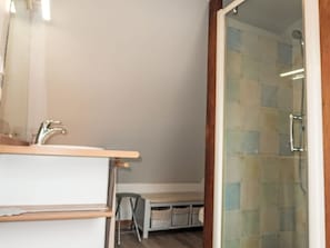 Wall, Flooring, Floor, Interior Design, Plumbing Fixture, Plumbing, Room, Ceiling, Bathroom, Wood Stain