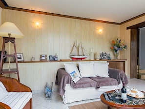 Furniture, Table, Property, Couch, Comfort, Building, Picture Frame, Living Room, Wood, Textile