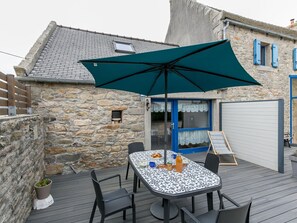 Eigentum, Möbel, Gebäude, Tabelle, Stuhl, Fenster, Gartenmöbel, Schatten, Tisch Im Freien, Blumentopf