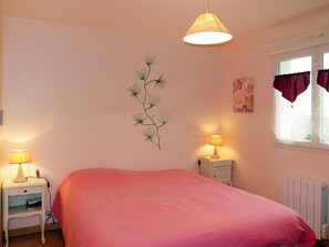 Chambre, Lit, Pièce, Rose, Mur, Meubles, Propriété, Drap De Lit, Design Intérieur, Cadre De Lit