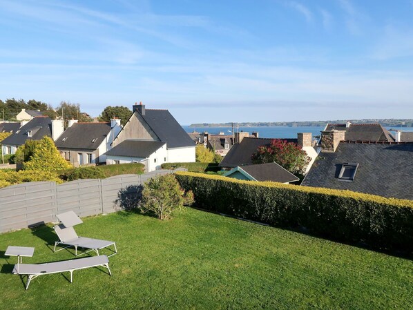Propriété, Zone Résidentielle, Maison, Chalet, Domicile, Herbe, Immobilier, Ciel, Bâtiment, Toit