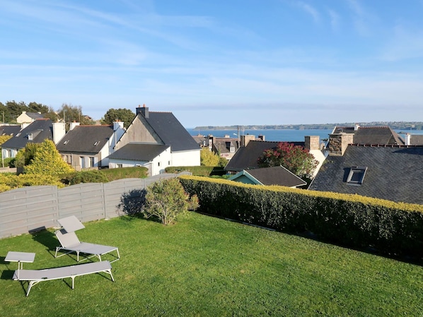 Propriété, Zone Résidentielle, Maison, Chalet, Domicile, Herbe, Immobilier, Ciel, Bâtiment, Toit