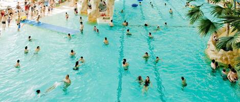 Water, Swimming Pool, Green, Azure, Body Of Water, Outdoor Recreation, Leisure, Aqua, Summer, Fun