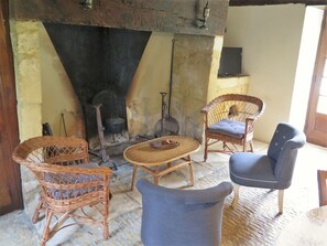 Möbel, Eigentum, Stuhl, Tabelle, Gebäude, Holz, Gartenmöbel, Haus, Flooring, Wohnzimmer