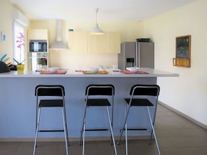 Möbel, Cabinetry, Tabelle, Stuhl, Interior Design, Küche, Holz, Flooring, Fussboden, Rechteck