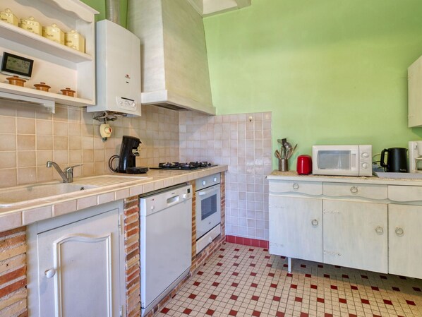 Cabinetry, Countertop, Möbel, Sinken, Gebäude, Spüle, Schublade, Holz, Interior Design, Herd