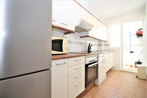 Fully fitted kitchen with all mod cons