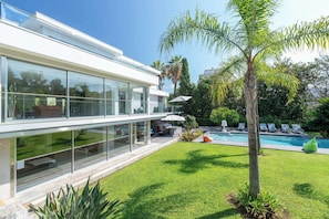 terrace, garden and swimming pool