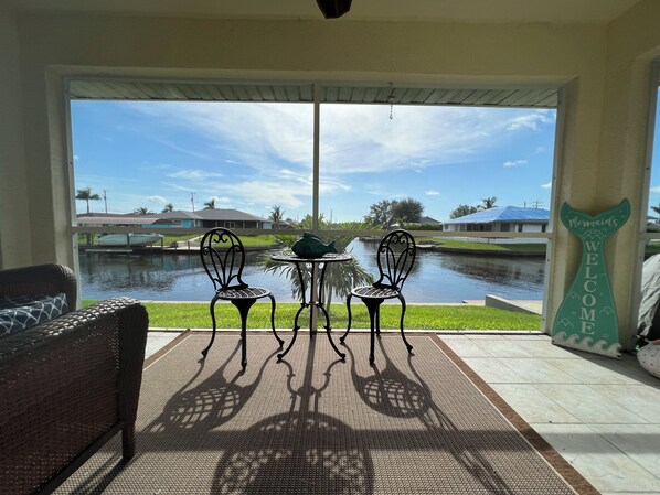 Private Waterfront Lanai 