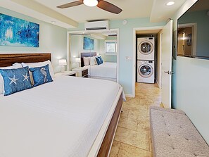 Guest Bedroom - Washer and Dryer in unit!
