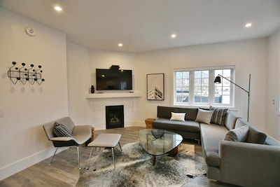 103, 1 Bedroom - Downtown Collingwood, Luxury Boutique Hotel.