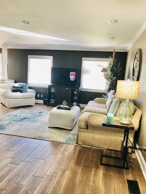 Spacious and tastefully decorated living room
