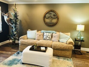 Spacious and tastefully decorated living room