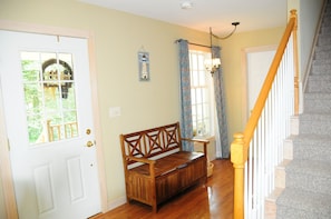 Entry area w/ half bathroom