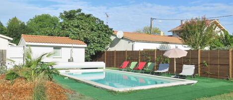 Sky, Plant, Building, Water, Tree, Cloud, Swimming Pool, Land Lot, Window, House