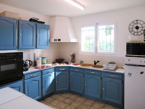 Countertop, Zimmer, Eigentum, Küche, Cabinetry, Möbel, Interior Design, Gebäude, Grundeigentum, Sinken