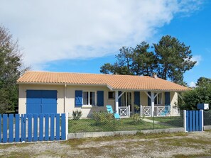 Himmel, Wolke, Pflanze, Fenster, Gebäude, Blau, Tür, Baum, Haus, Schatten