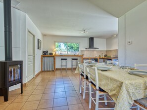 Cabinetry, Möbel, Holz, Beleuchtung, Interior Design, Küche, Die Architektur, Countertop, Flooring, Fussboden