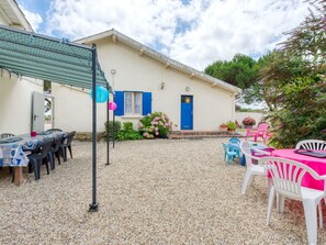 Nuage, Plante, Ciel, Propriété, Bâtiment, Fenêtre, Arbre, Chaise, Maison, Table