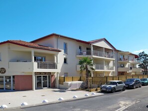 Ciel, Bâtiment, Fenêtre, Voiture, Roue, Véhicule, Maison, Arbre, Design Urbain