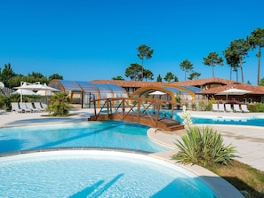 L'Eau, Ciel, Plante, Propriété, Piscine, Station Balnéaire, Bâtiment, Arbre, Bleu Azur, Loisir