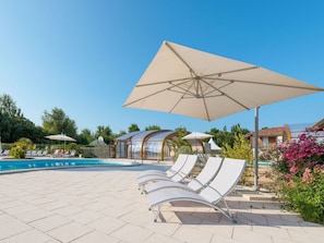 Plante, Ciel, L'Eau, Bleu Azur, Mobilier De Jardin, Ombre, Arbre, Piscine, Rectangle, Loisir