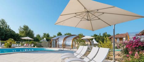 Plante, Ciel, L'Eau, Bleu Azur, Mobilier De Jardin, Ombre, Arbre, Piscine, Rectangle, Loisir