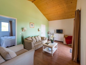 Möbel, Couch, Tabelle, Komfort, Holz, Interior Design, Bilderrahmen, Flooring, Fussboden, Wohnzimmer