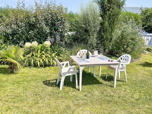 Plant, Plant Community, Sky, Table, Outdoor Table, Leaf, Natural Landscape, Outdoor Furniture, Land Lot, Tree