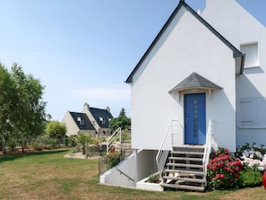 House, Property, Home, Cottage, Real Estate, Building, Architecture, Residential Area, Land Lot, Grass