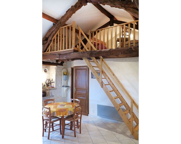 Property, Furniture, Building, Wood, Stairs, Interior Design, Door, Window, Beam, Wood Stain