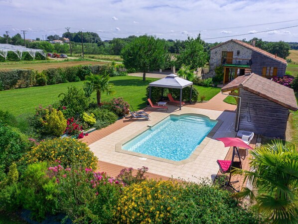 Plante, L'Eau, Nuage, Ciel, Bâtiment, La Nature, Arbre, Piscine, Fleur, Herbe