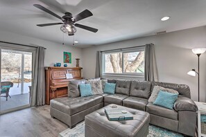 Living Room | Free WiFi | Smart TV | A/C | Central Heat | Single-Story Home