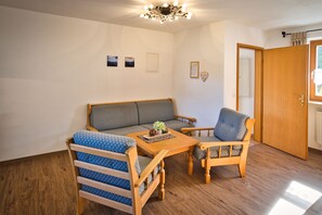 Hoher Göll, für 2 Personen, 46 qm, Wohnzimmer, extra Schlafzimmer und Terrasse-Wohnbereich