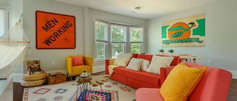 Cozy and colorful living room.