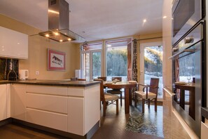 Open plan kitchen and dining area