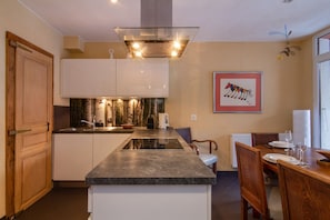 Well equipped kitchen with an electric hob