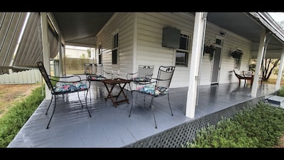 River Cottage perfect for your stay over in Coonabarabran. 200m from Main Str. 