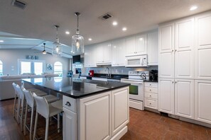 Kitchen (2)