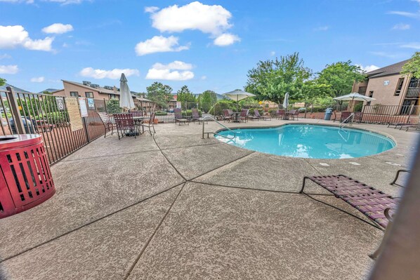 Refreshing Pool Right In Front Of Condo