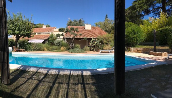 Large pool with safety cover (solar powered), summer kitchen & outdoor shower