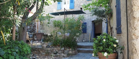 L’ ENTRÉE DE LA MAISON