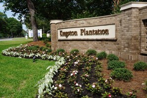 Plantation Entrance