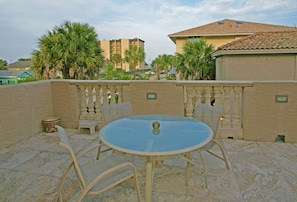 2nd floor balcony, ocean views