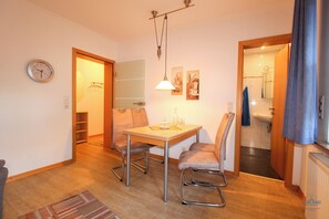 Cuxland-Fewo-Service-Haus Elbe-Wohnung 4-Wohnzimmer