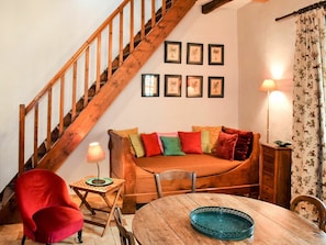 PropriĂ©tĂ©, Table, Meubles, Bois, Confort, Design IntĂ©rieur, Orange, Ăclairage, Salon, BĂątiment